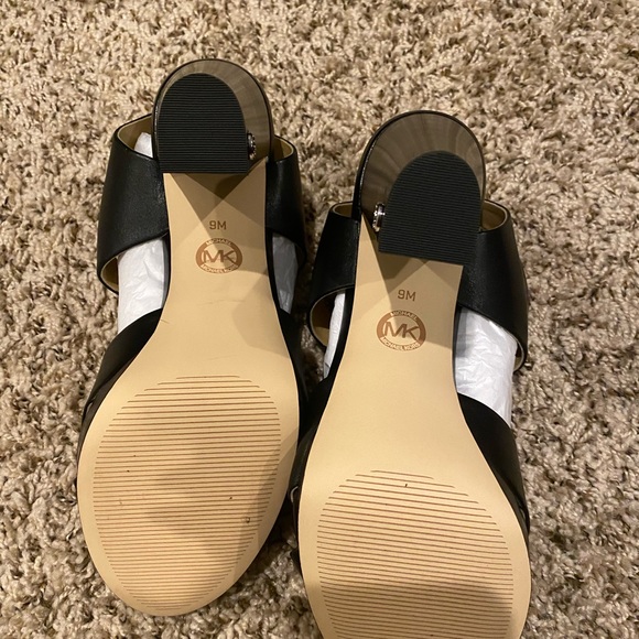 Brand new Michael Kors heals - Picture 2 of 4